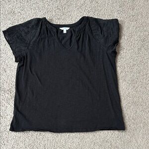 Time and Tru Black Top Eyelet Sleeve V-Neck Tee Size Large